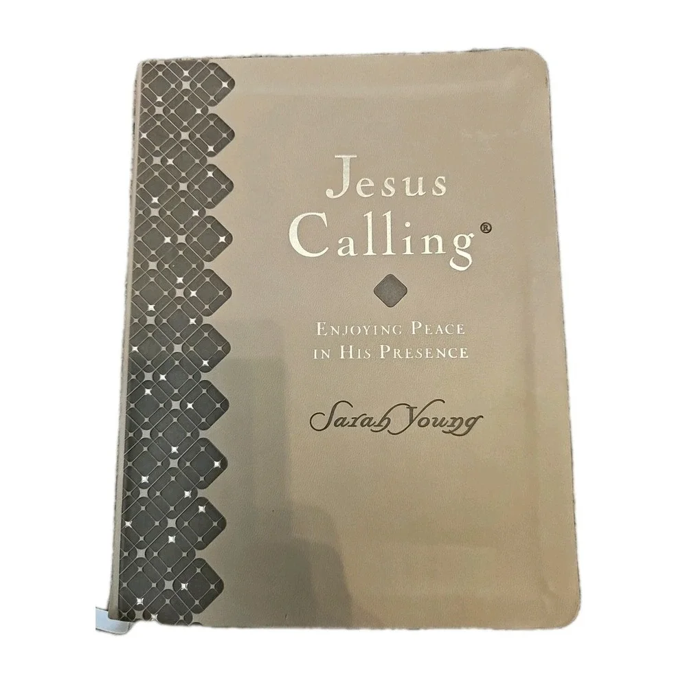 Jesus Calling by Sarah Young–Enjoying Peace in His Presence–LeatherSoft Edition - Picture 1 of 3